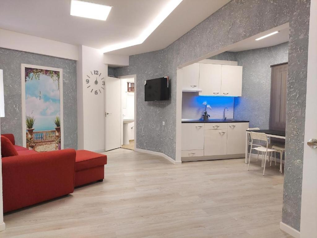 Fantastic 2 Bedrooms, Just 20 Meters From Ocean Playa de las Americas  Exterior photo